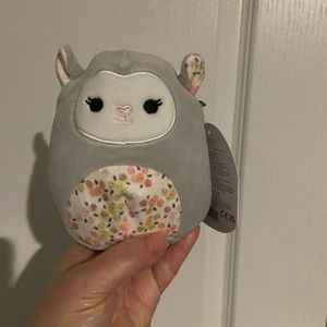 Easter lamb Elea Squishmallow